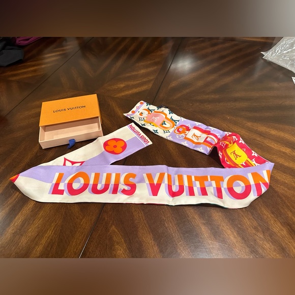 LOUIS VUITTON SCARF MONOGRAM SILK BLACK LOGO BEANIE M77675 NEW - Picture 8 of 13